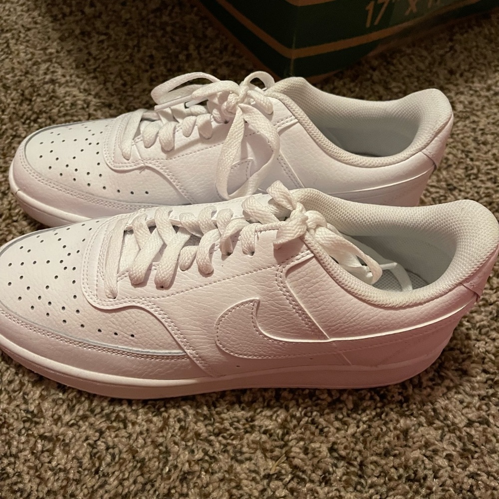 White nike air forces